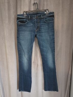 Diesel Size 34 Men's Jeans in Faded Blue
